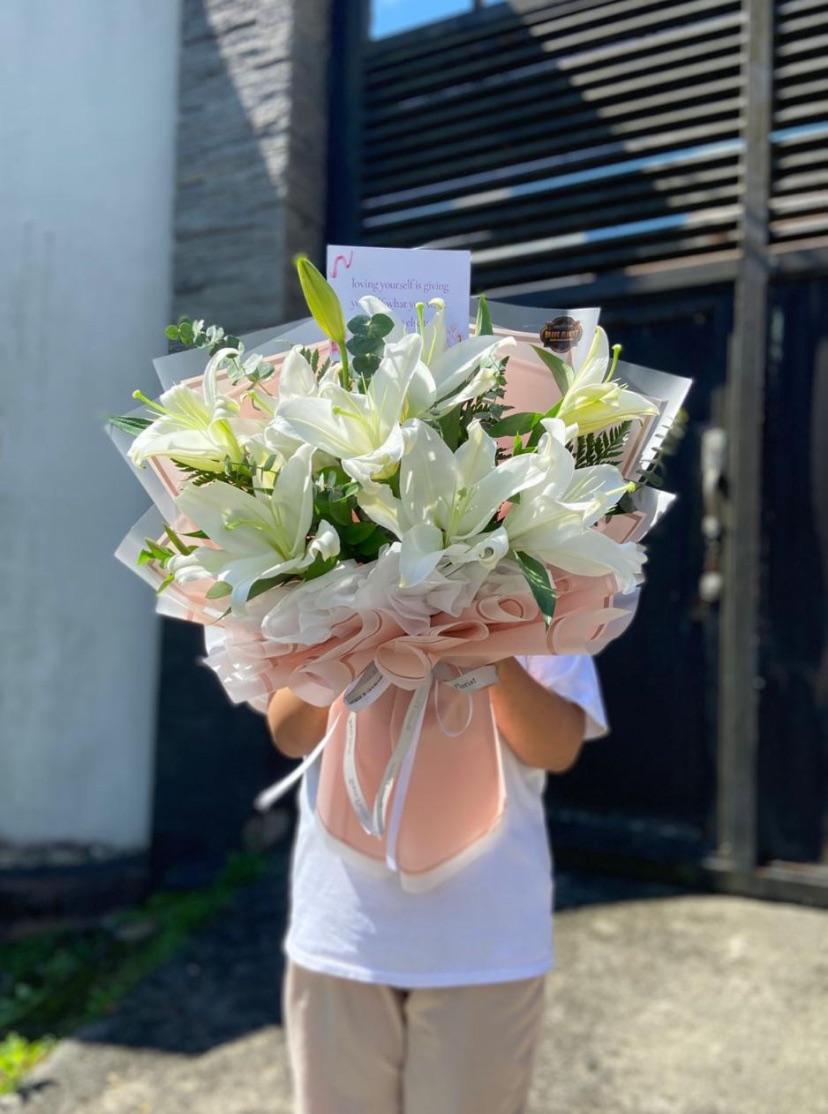 Sweet Lily Bouquet